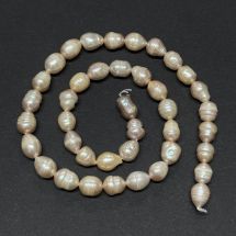 Makeanvedenhelmi jyvä/barokki n. 9-11 mm vaalea persikka nauha