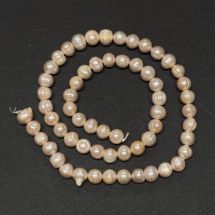 Makeanvedenhelmi pyöreähkö/barokki n. 7-8 mm vaalea persikka nauha