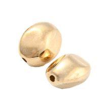 Synteettinen helmi kulmikas jyvä kullanvärinen n. 7x6mm n. 20 kpl